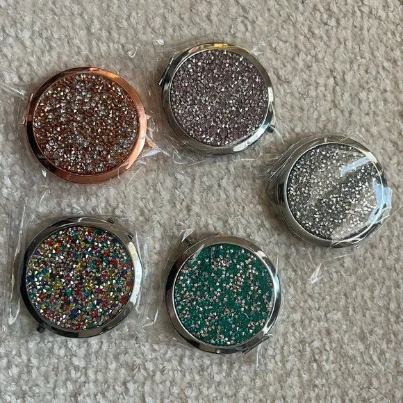 NEW Elegant Inspirational Compact Mirror with Rhinestones - Picture 5 of 8